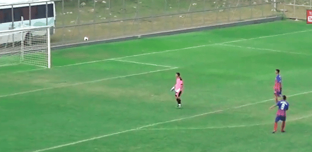 Atlético Amazoniens shoot a player after an own goal