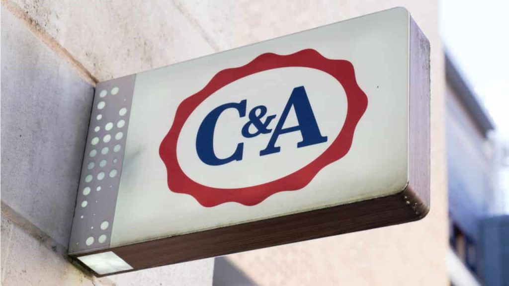 C&A partners with the thrift store and exchanges used clothes for credit