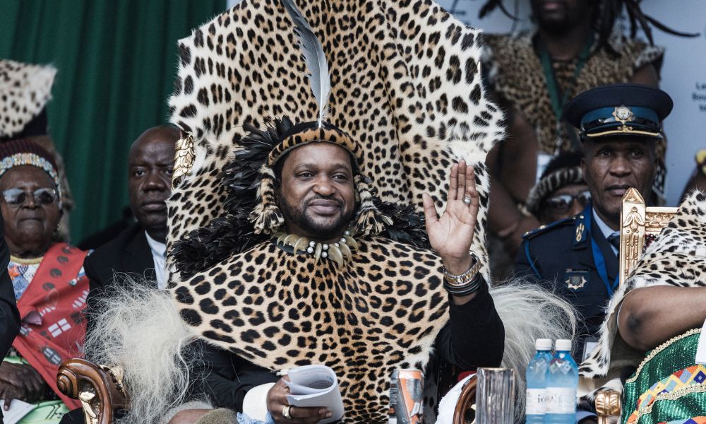 South Africa recognizes the new Zulu king in his first coronation in more than 50 years