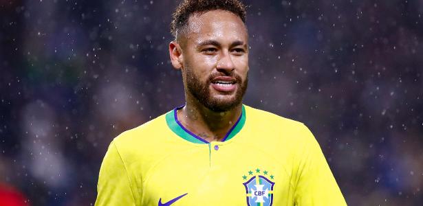 Neymar with No. 10 and Richarlison with No. 9;  Cup selection number