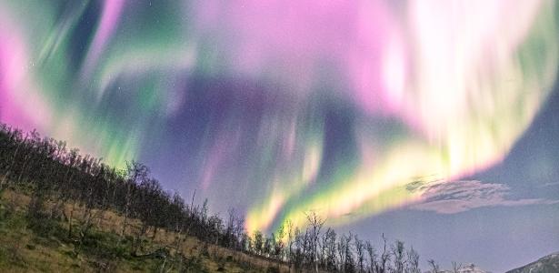 A solar storm causes the rare pink aurora in Norway