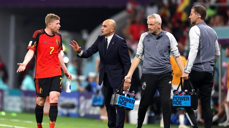 Kevin De Bruyne being instructed by Roberto Martinez at the match between Belgium and Canada - Katherine Iffel / Getty Images - Katherine Iffel / Getty Images