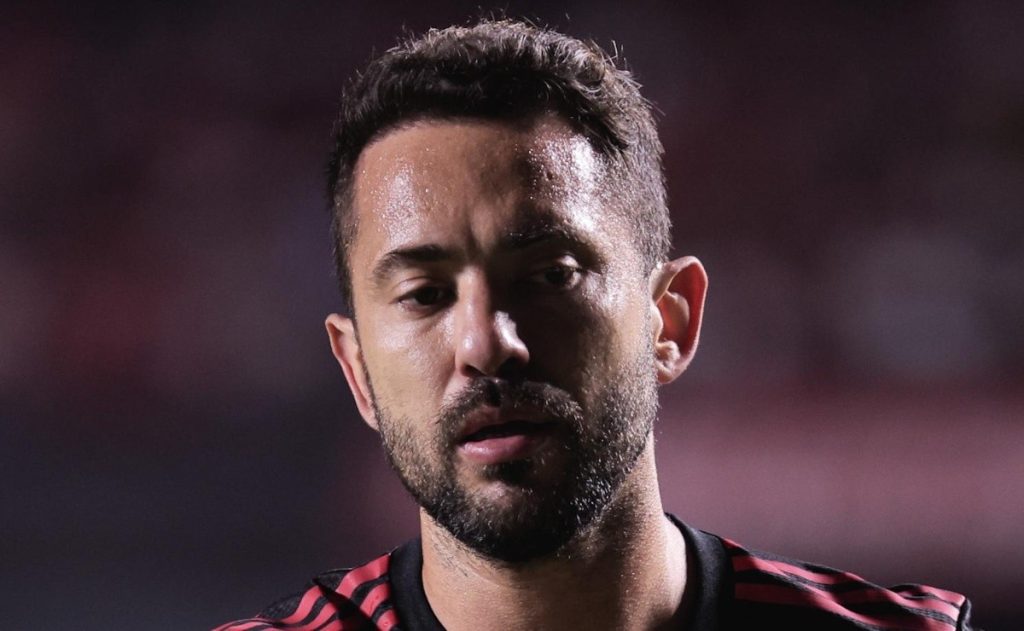 "92 million Brazilian reals + rival Everton Ribeiro";  Flamengo could rent the European star's number 11 shirt