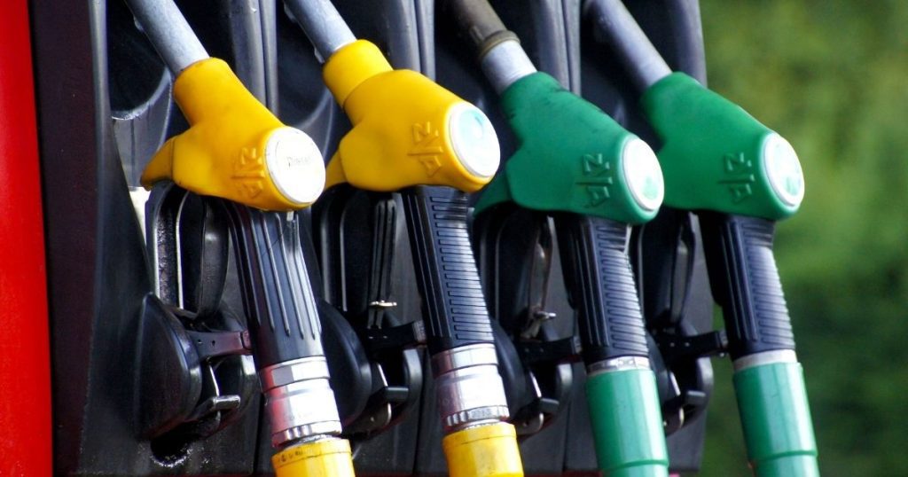 Fuel prices are rising again after five months of decline, IBGE shows