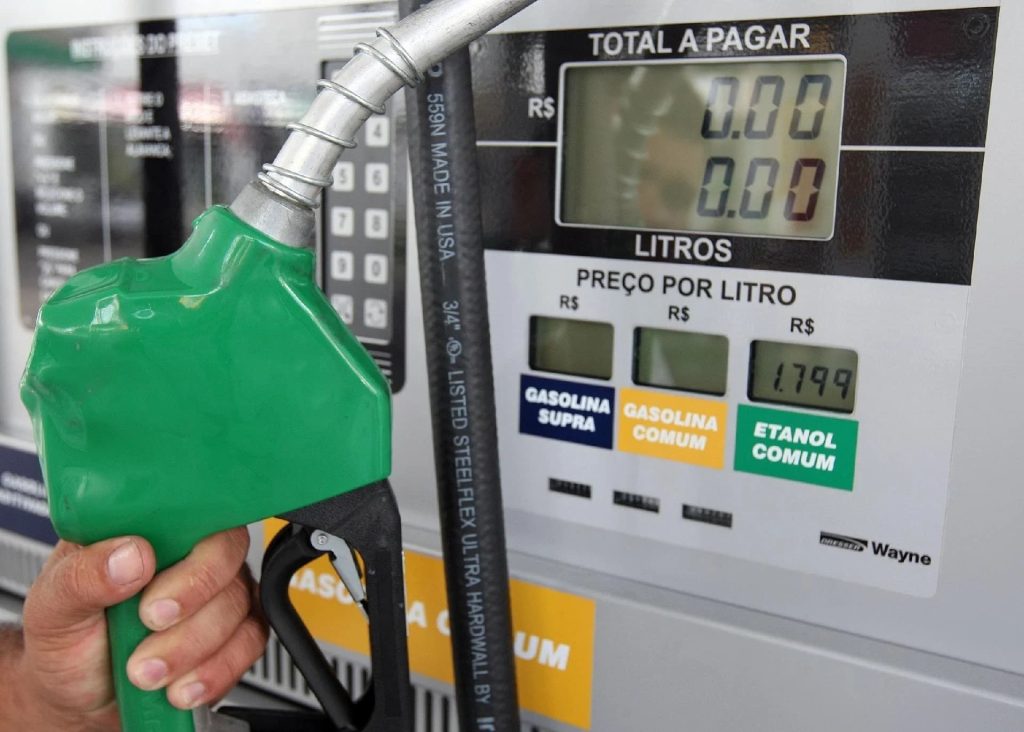 Gasoline rises for the sixth time without Petrobras raising the price.  what happened?
