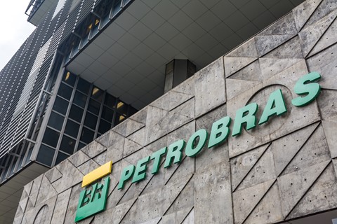Petrobras (PETR4): UBS BB downgrades 2 times, recommends Sell the stock and cuts price target by 53%;  assets down 3%