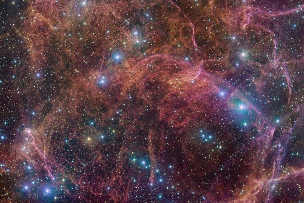 Foto captura momento de explosão de estrela gigante